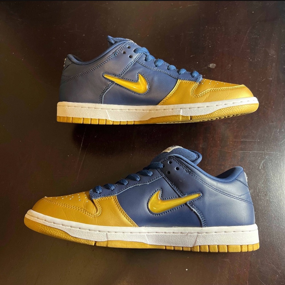 Nike x Supreme Dunk SB low QS ‘Mettalic Gold’
